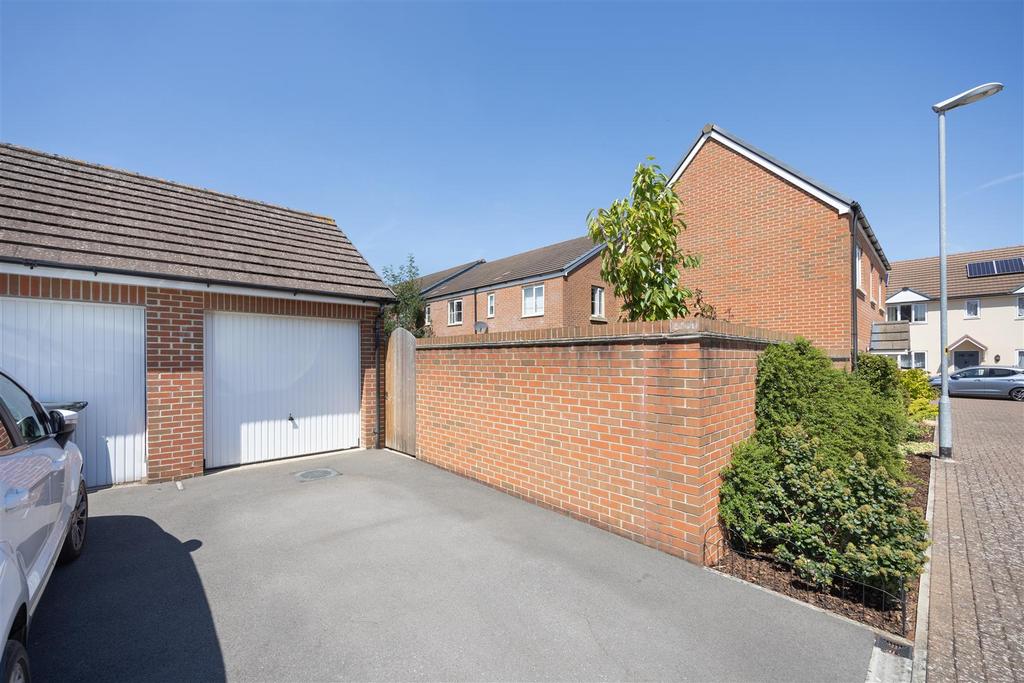 15 Swift Drive Trowbridge BA14 7 FR (23).jpg