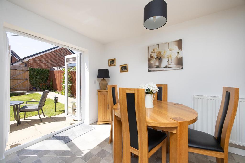 15 Swift Drive Trowbridge BA14 7 FR (8).jpg