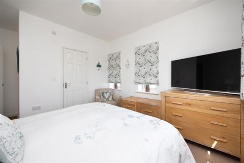 15 Swift Drive, Trowbridge, BA14 7FR