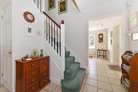 1 Hillside, Whitchurch, RG28 7SN