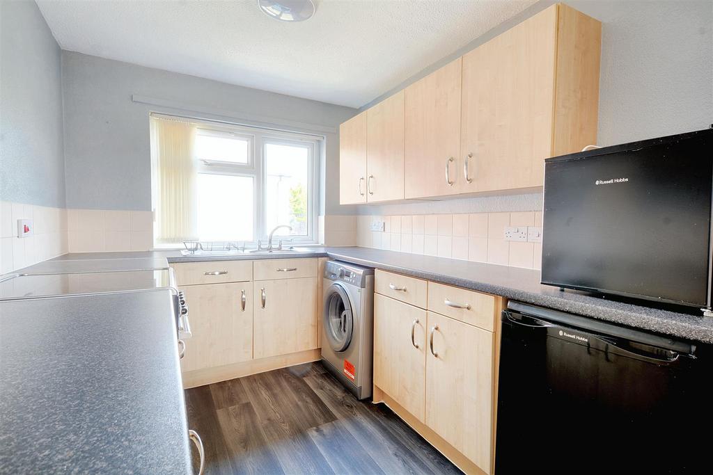 Kitchen 2.jpeg