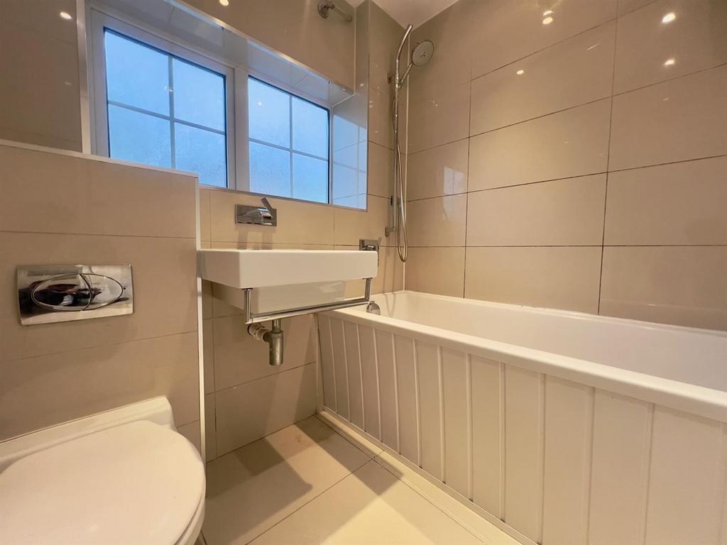 Family Bathroom.jpg