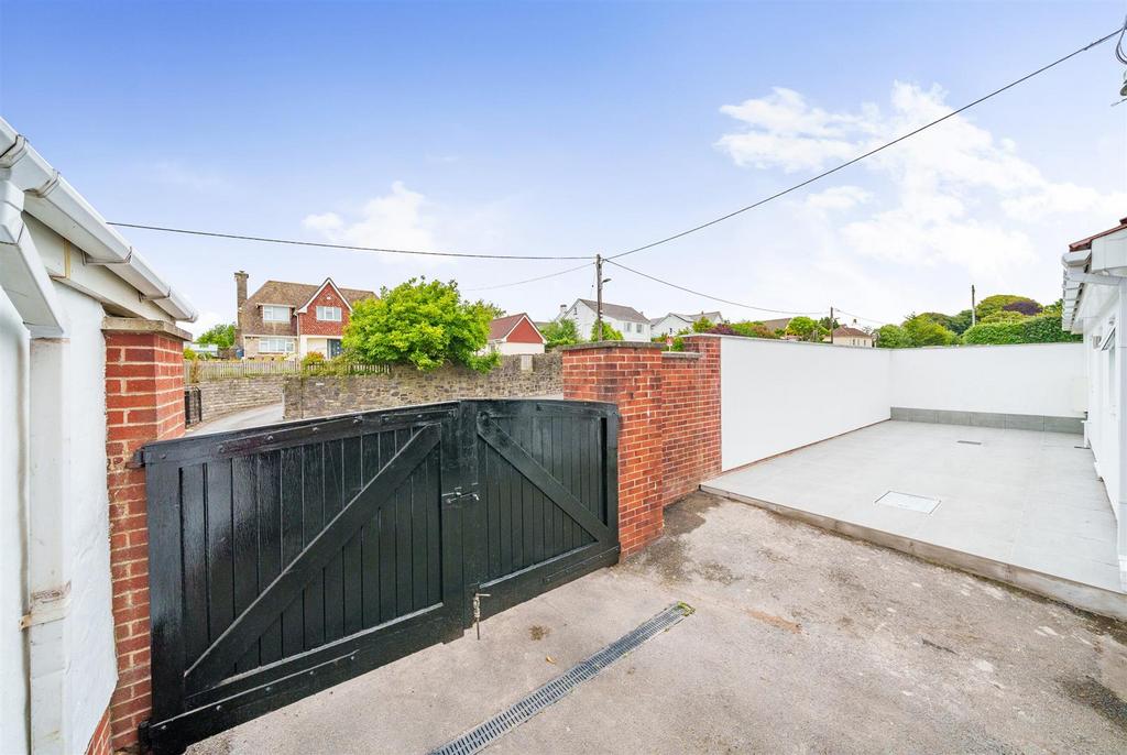 Driveway &amp; Gates