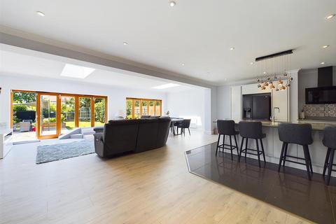 223 Eastcote Road, Ruislip, HA4 8BL