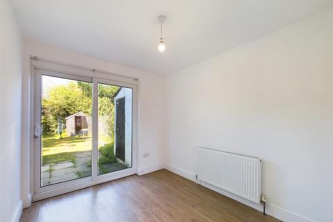 16 Beatrice Close, Pinner, HA5 2QB