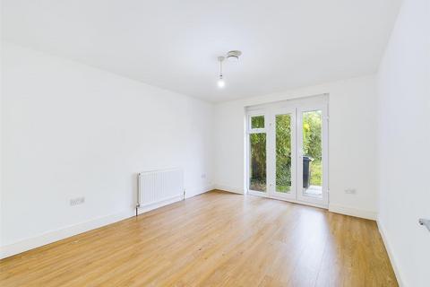 16 Beatrice Close, Pinner, HA5 2QB