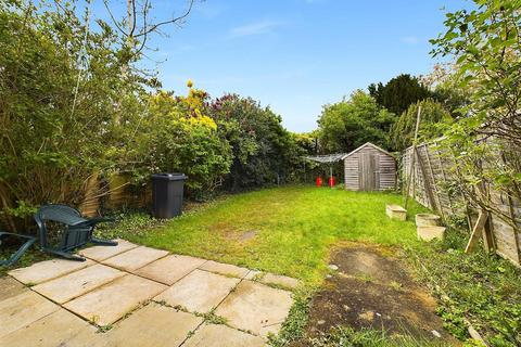 16 Beatrice Close, Pinner, HA5 2QB