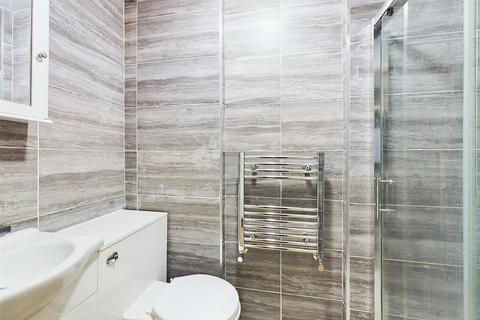 16 Beatrice Close, Pinner, HA5 2QB