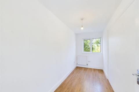 16 Beatrice Close, Pinner, HA5 2QB
