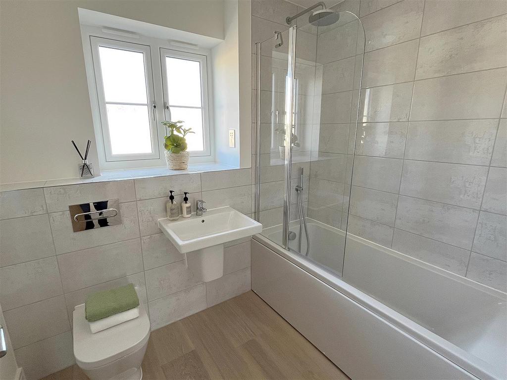 Family Bathroom.jpg
