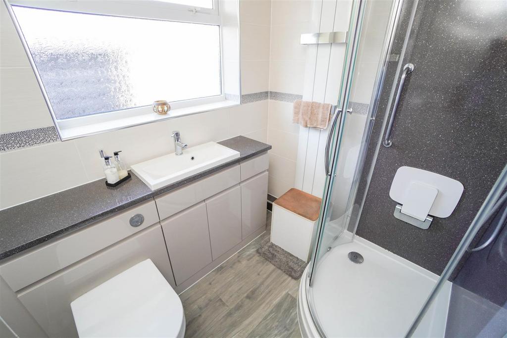 SHOWER ROOM (1 of 1).jpg