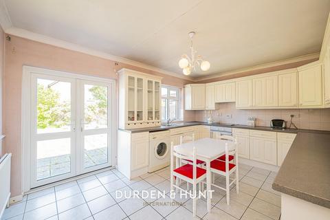 14 Berwick Road, Rainham, RM13 9QU