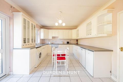 14 Berwick Road, Rainham, RM13 9QU