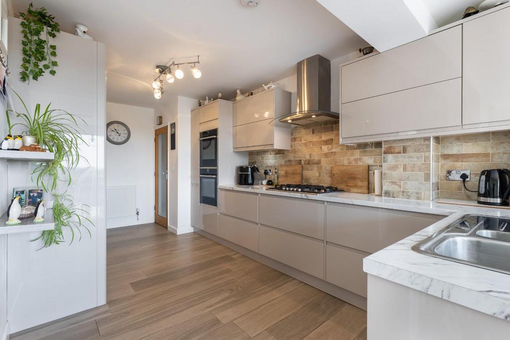 Kitchen diner-1.jpg