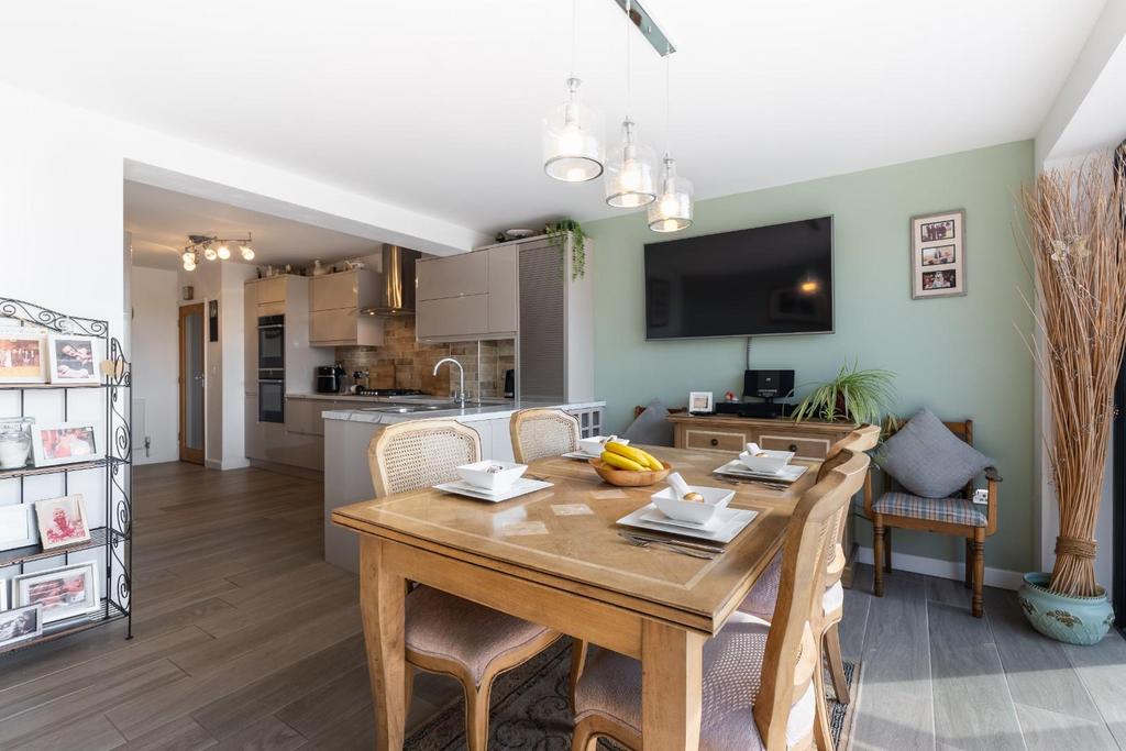 Kitchen diner-2.jpg