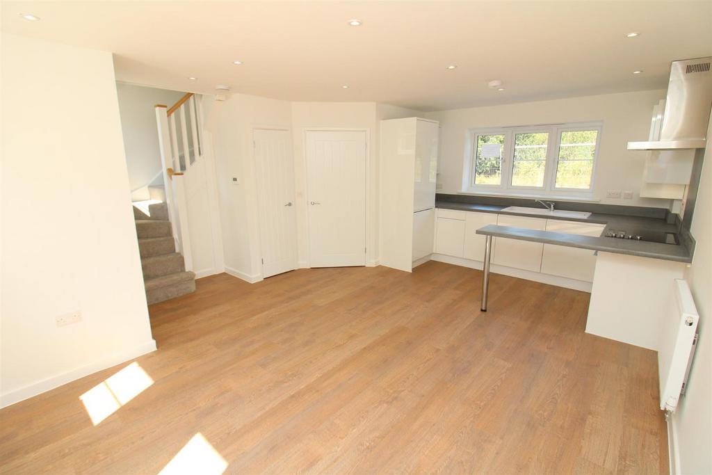 Lounge-Kitchen-001.JPG
