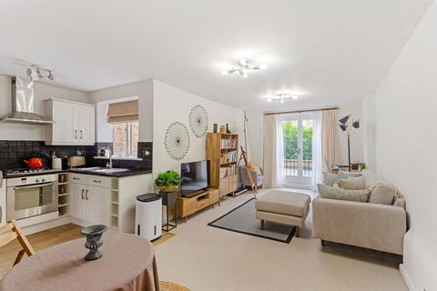 1 bedroom flat for sale, Radipole Road, London, SW6