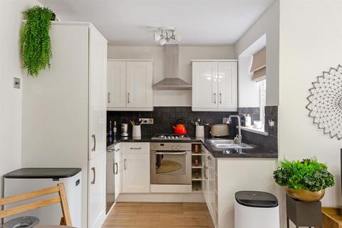 1 bedroom flat for sale, Radipole Road, London, SW6