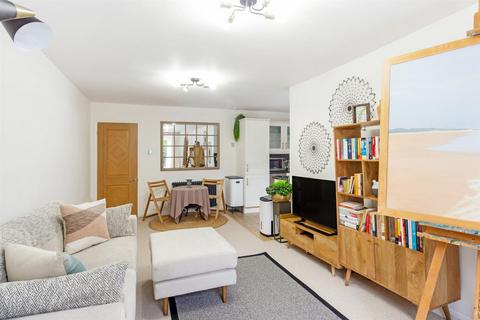 1 bedroom flat for sale, Radipole Road, London, SW6