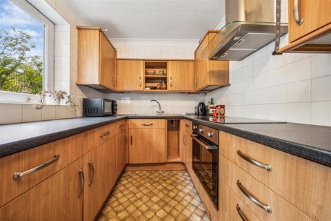 1 bedroom flat for sale, Fishers Lane, London, W4