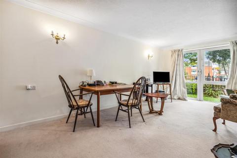 1 bedroom flat for sale, Fishers Lane, London, W4