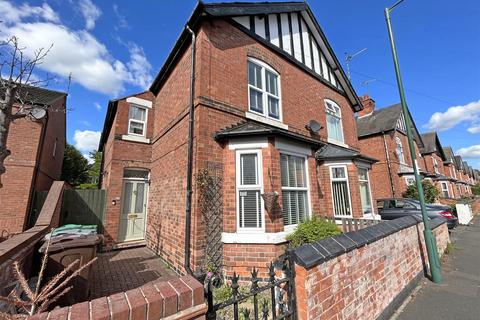 3 bedroom semi-detached house to rent, Highbury Avenue, Nottingham NG6