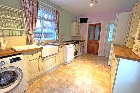 3 bedroom semi-detached house to rent, Highbury Avenue, Nottingham NG6