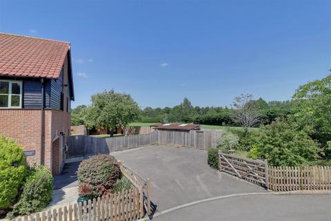 5 bedroom detached house for sale, Green Fields, Cheltenham Road East, Gloucester