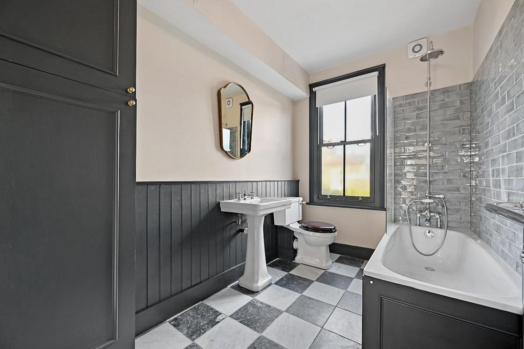 FB - Bradmore Park Road - Bathroom3 (1).JPG