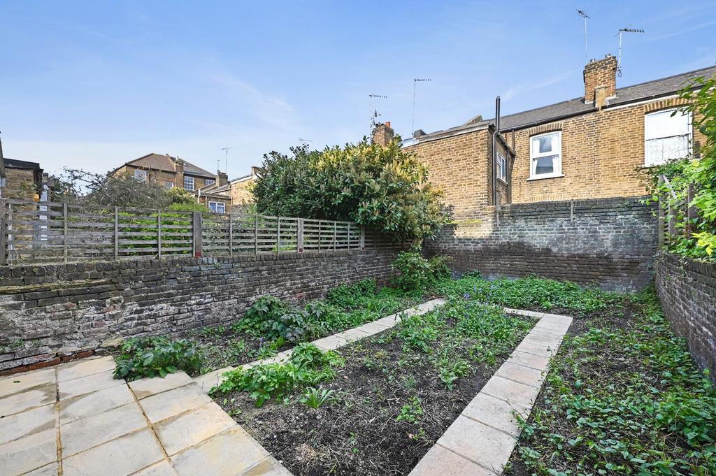 FB - Bradmore Park Road - Garden1 (1).JPG