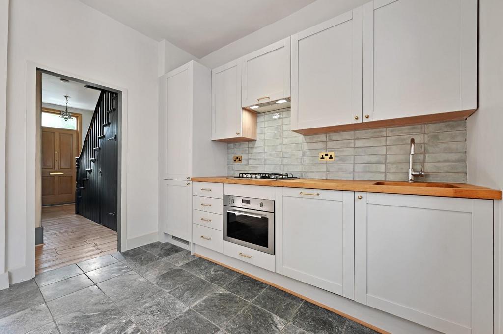 FB -Bradmore Park Road - Kitchen3 (1).JPG