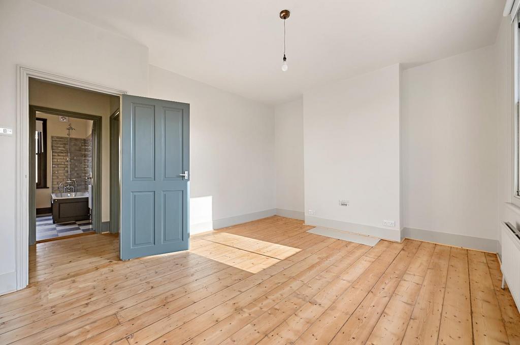 FB - Bradmore Park Road - Bedroom D3 (1).JPG