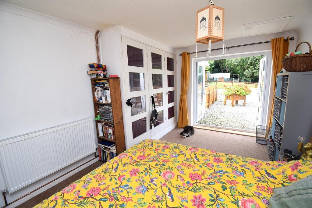 Bedroom 1.JPG
