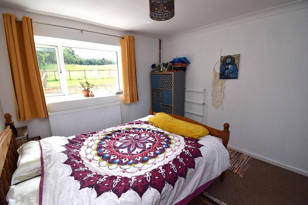 Bedroom 2.JPG