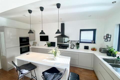 34 Rosemary Avenue, West Molesey, KT8 1QE