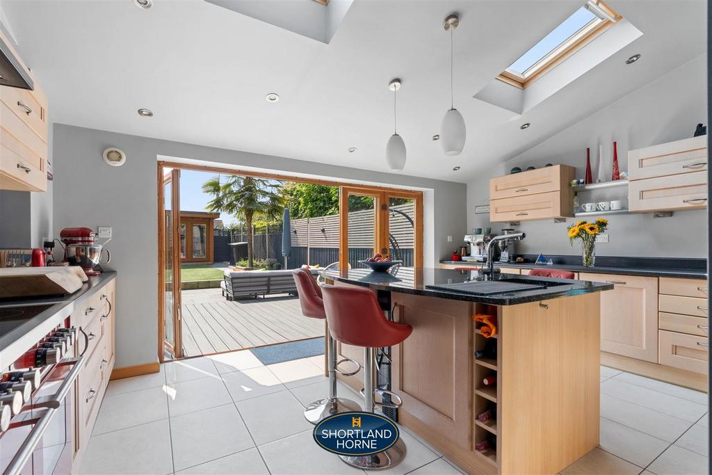 107 Lincroft Crescent WM (16 of 30).jpg