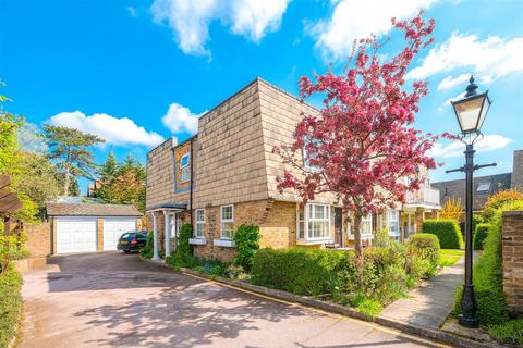 2 bedroom mews for sale, Knighton Green, High Road, Buckhurst Hill