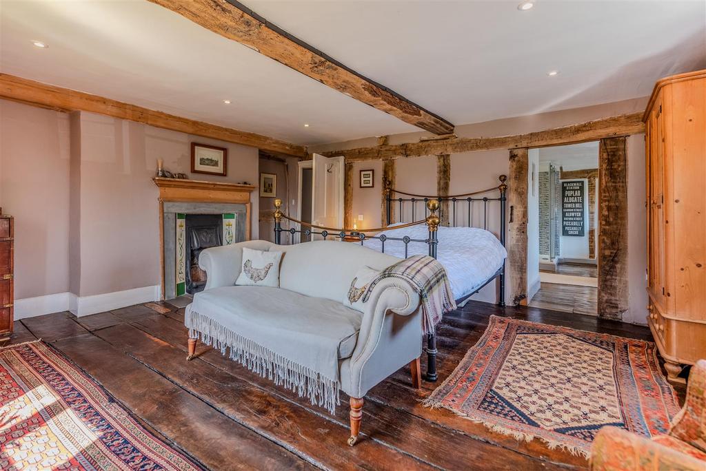 Main Bedroom (1).jpg