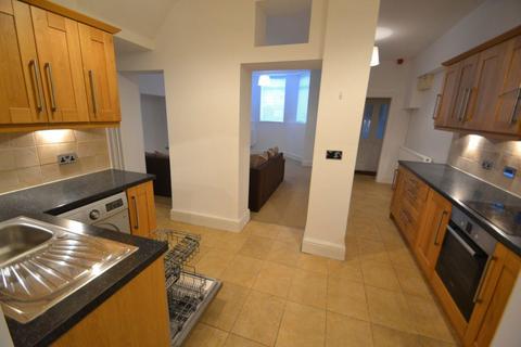 2 bedroom flat to rent, Hanbury Road, Clifton