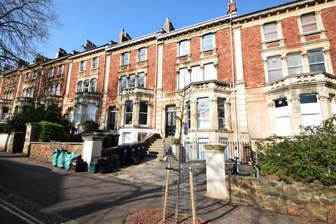 2 bedroom flat to rent, Hanbury Road, Clifton