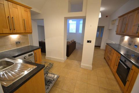 2 bedroom flat to rent, Hanbury Road, Clifton