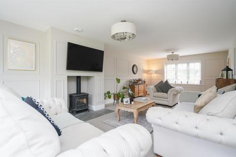 5 bedroom link detached house for sale, Manor Farm Court, Priors Marston