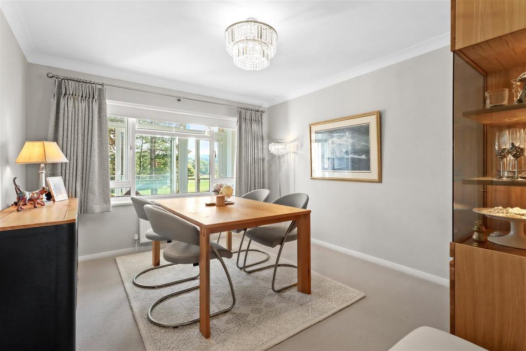 Bedroom 3/Dining room