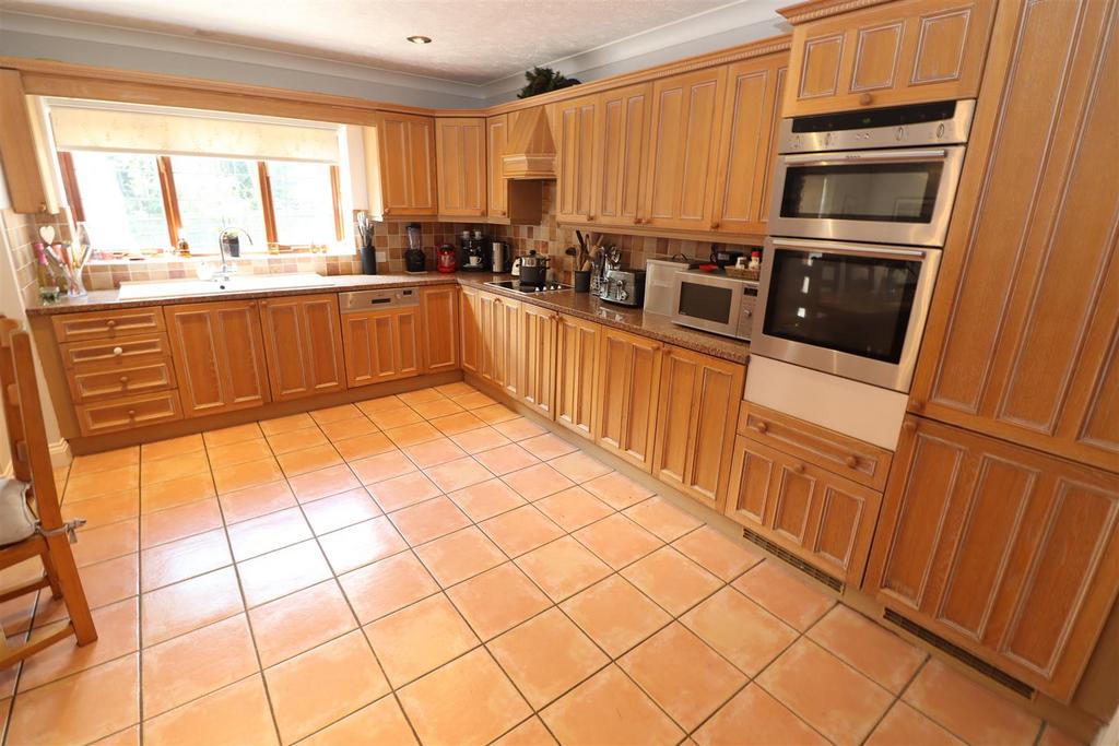 Kitchen / Breakfast Room