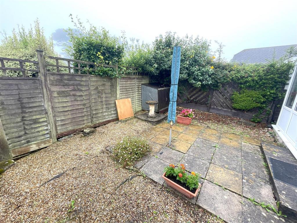 Rear garden 2.jpg