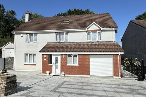 5 bedroom detached house for sale, Penhaligon Way, St. Austell