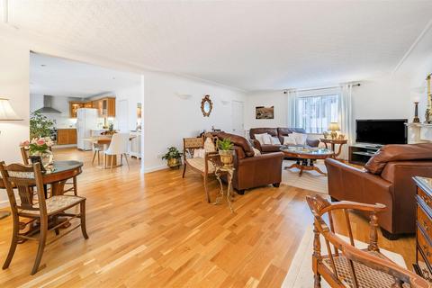 23 Penhaligon Way, St Austell, PL25 3AR