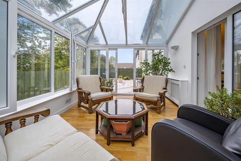 23 Penhaligon Way, St Austell, PL25 3AR