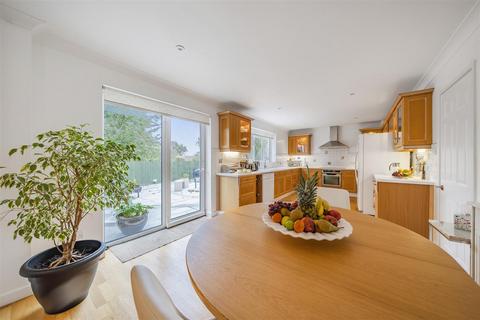 23 Penhaligon Way, St Austell, PL25 3AR