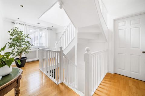 23 Penhaligon Way, St Austell, PL25 3AR